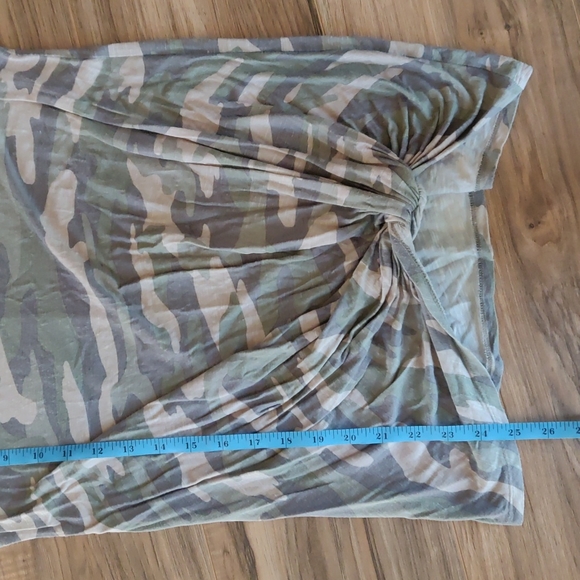 EUC 24/7 Camo knot front t-shirt - Picture 4 of 5